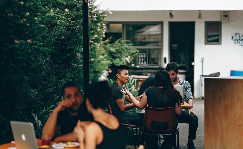 people-meeting-in-cafe