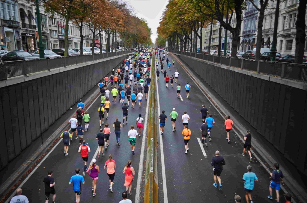 An ariel shot of people running in a marathon