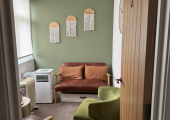 Sessions take place in a light, comfortable and cosy room where you can feel safe.