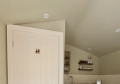 Toilet and kitchen facilities equipped withhold and cold refreshments 