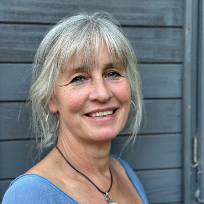 Damaris Bowker
