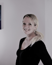 Hayley Maddox Psychotherapist and Supervisor MBACP (Accred), Ma, PgDip, Bsc Hayley Maddox Psychotherapist and Supervisor MBACP (Accred), Ma, PgDip, Bsc