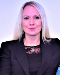 Hayley Maddox Psychotherapist and Supervisor MBACP (Accred), Ma, PgDip, Bsc Hayley Maddox Psychotherapist and Supervisor MBACP (Accred), Ma, PgDip, Bsc