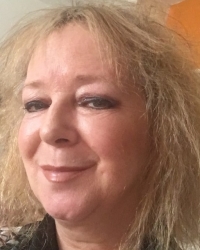 Lindsay Hamilton, MA (Cantab), MBC, UKCP Regd Lindsay Hamilton, MA (Cantab), MBC, UKCP Regd