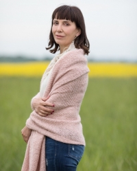 Lavinia-Grace Dawson Psychotherapist & Nature Therapist MA; BA Hons; FdSc; MBACP Lavinia-Grace Dawson Psychotherapist & Nature Therapist MA; BA Hons; FdSc; MBACP