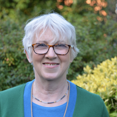 Lynne Holmes