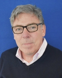 David Hollyer David Hollyer