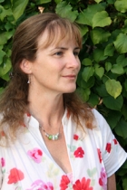 Dr Emma Haynes PhD MSc UKCP PTSTA CTA Dr Emma Haynes PhD MSc UKCP PTSTA CTA