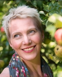 Dr Emma Rae Rhead B.Sc Hons, M.B.Ch.B (Medical Doctor) Dr Emma Rae Rhead B.Sc Hons, M.B.Ch.B (Medical Doctor)