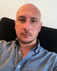 Stuart Hazeldine Stuart Hazeldine