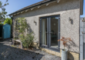 Hypnotherapy suite is situated in a beautiful garden.