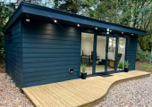 Hypno-studio in nature, surrounded by greenery