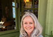 A portrait of Melissa, certified Hypnotherapist qualified to work with children