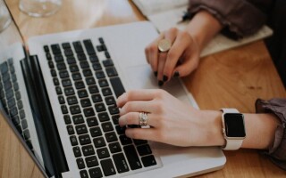 Top 10 tips for choosing the right hypnotherapist for you