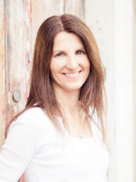 Clare O'Sullivan, Dip HYP, NLP Master Prac, MBIH, EMI, BA(hons) Clare O'Sullivan, Dip HYP, NLP Master Prac, MBIH, EMI, BA(hons)