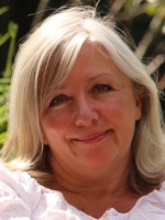 Sarah Ariss B.A (Hons) HPD, DipCHyp, NLP MPrac, MNCH, CNHC Sarah Ariss B.A (Hons) HPD, DipCHyp, NLP MPrac, MNCH, CNHC