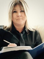 Claire Gaskin B.Sc (Hons); DHP (Adv); LAPHP; MBBRS (Adv); CNHC Claire Gaskin B.Sc (Hons); DHP (Adv); LAPHP; MBBRS (Adv); CNHC