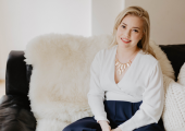 A calm, grounded space for adults navigating anxiety, stress, overthinking and long-standing emotional patterns.