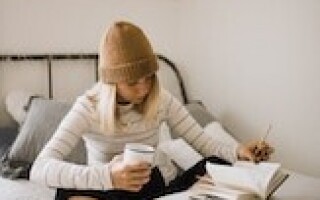 8 journaling prompts to reflect on your past year&rsquo;s ups and downs