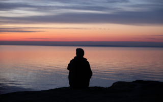 Estrangement: when the silence between you is not empty