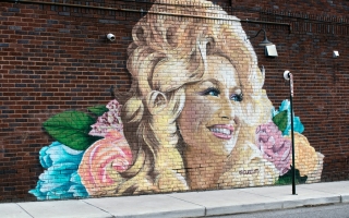 What Dolly Parton teaches us about confidence and being yourself