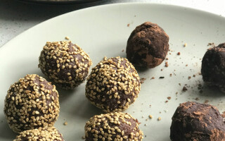 High-fibre gingerbread energy bites