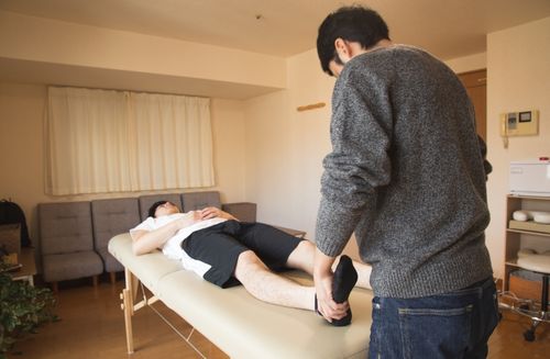 man-getting-sports-massage