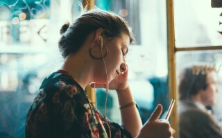 7 Well-being podcasts to learn more about alternative and complementary therapies